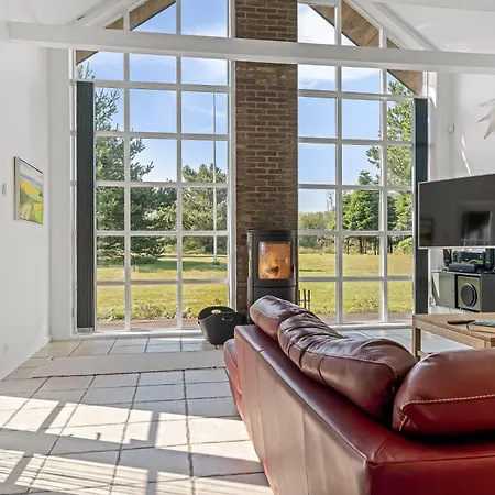 Lovely With Hot Tub, Located In Quiet Surroundings Frostrup