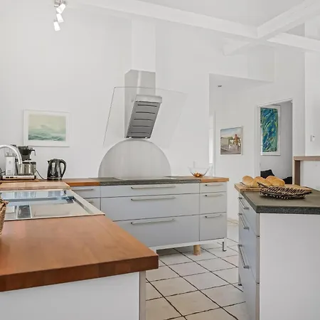 Hébergement de vacances Lovely With Hot Tub, Located In Quiet Surroundings *