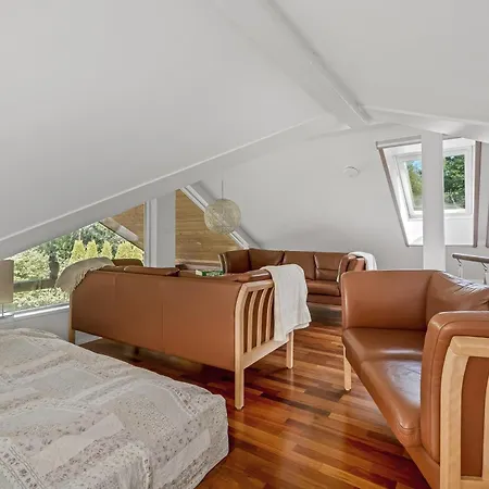 Lovely With Hot Tub, Located In Quiet Surroundings *