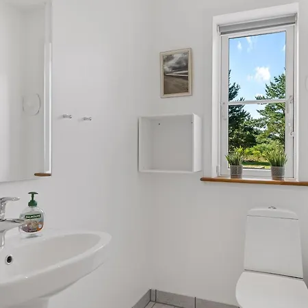 Lovely With Hot Tub, Located In Quiet Surroundings Frostrup