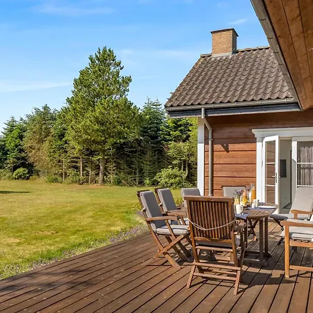 Lovely With Hot Tub, Located In Quiet Surroundings