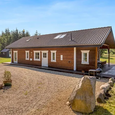 Hébergement de vacances Lovely With Hot Tub, Located In Quiet Surroundings *