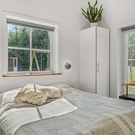 Lovely With Hot Tub, Located In Quiet Surroundings * Frostrup